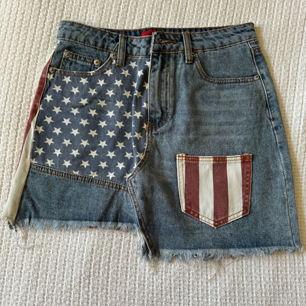 Super cute denim skirt for July 4th!